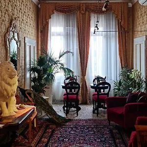 https://friendly-venice-suites.hotelinveneto.com